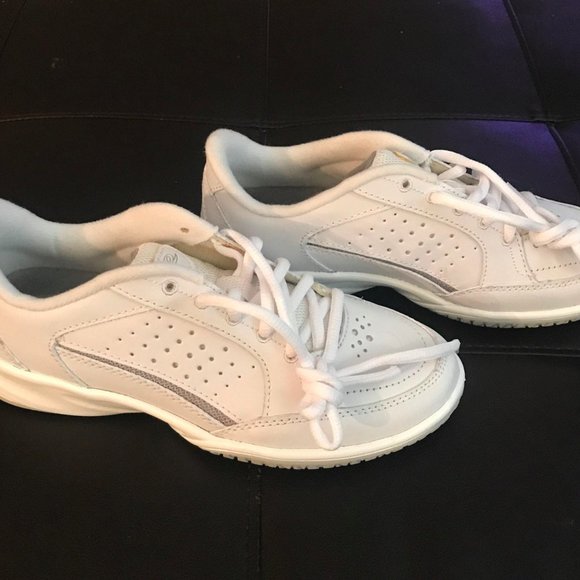 Easy spirit walking shoes size 5 - Picture 1 of 5